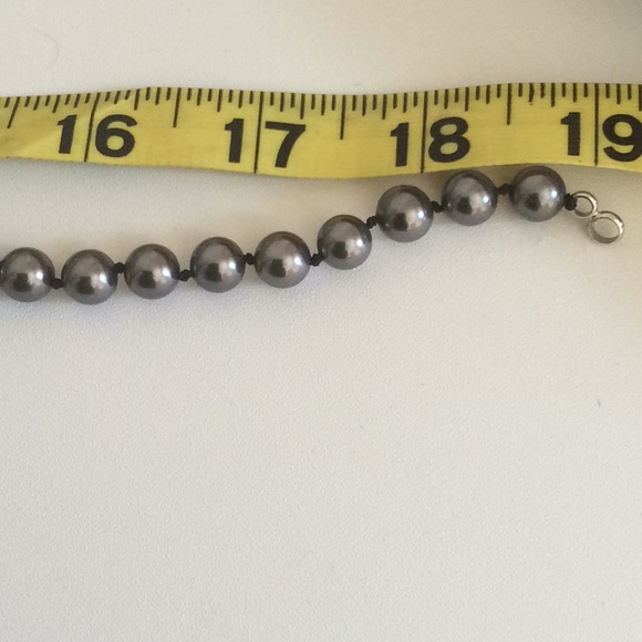 Grey necklace 19 inch length when open - Picture 2 of 3